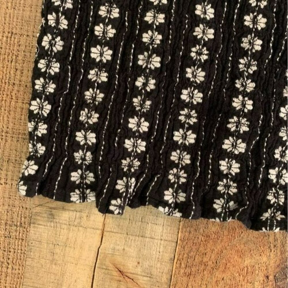 American eagle womens cropped shirred smocked black with white flowers tank top - Picture 8 of 8